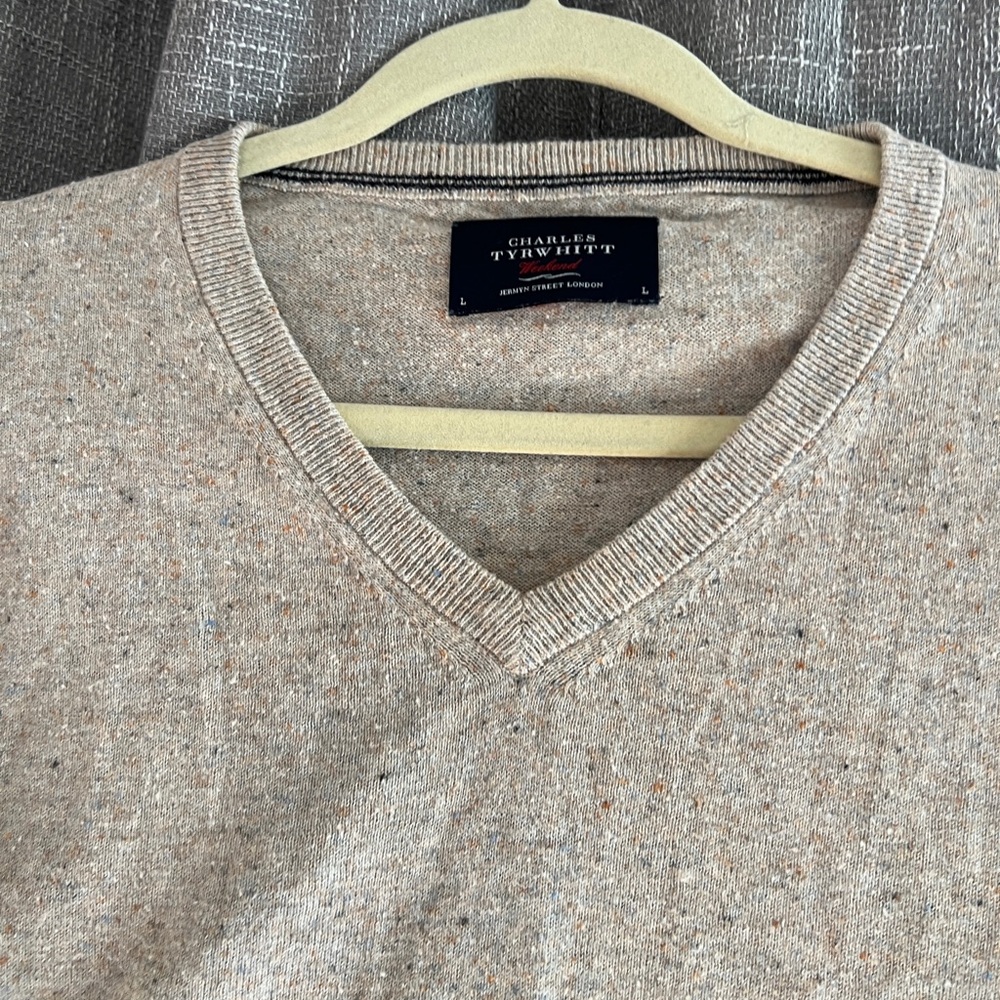 Charles Tyrwhitt Men’s heathered cream v-neck sweater, cotton & cashmere - Large - Picture 6 of 11